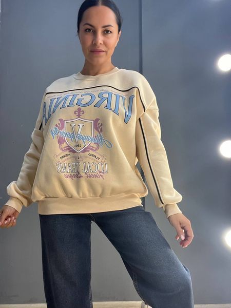 Свитшот женский OLIVIA 2468 надпись впереди VIRGINIA утепленный на флисе модель оверсайз one size 2468 фото