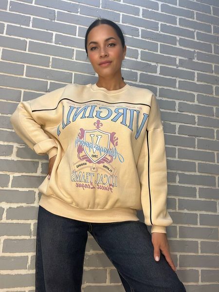 Свитшот женский OLIVIA 2468 надпись впереди VIRGINIA утепленный на флисе модель оверсайз one size 2468 фото