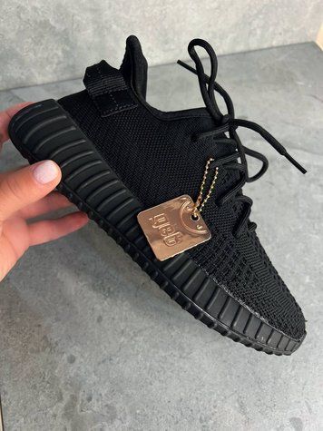 Кросівки жіночі NM 11-301-2 у стилі Yeezy з дихаючої сітки чорні 11-301-2 фото