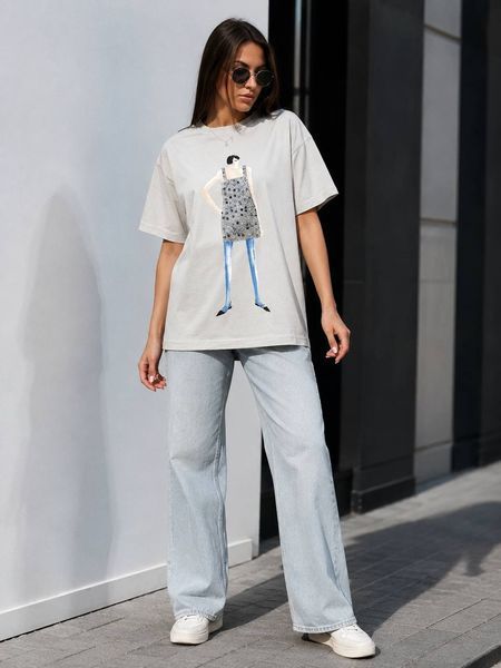 Футболка женская Pepper&Mint 24-65 oversize с принтом девушки хлопковая светло-серая 24-65 фото