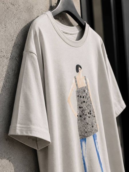 Футболка женская Pepper&Mint 24-65 oversize с принтом девушки хлопковая светло-серая 24-65 фото