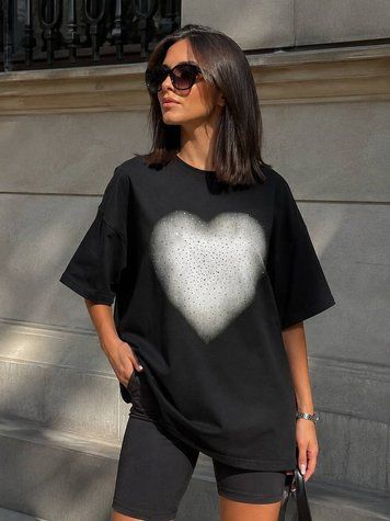 Футболка жіноча SHENG 6820 супер oversize широка з великим серцем із камінців one size чорна 6820 фото